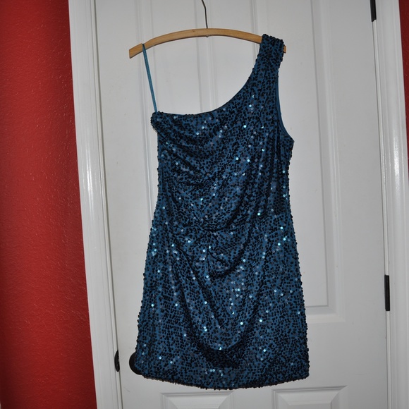 "SALE" LILY ROSE Sequin 1-Shoulder Cocktail Dress - Picture 3 of 7